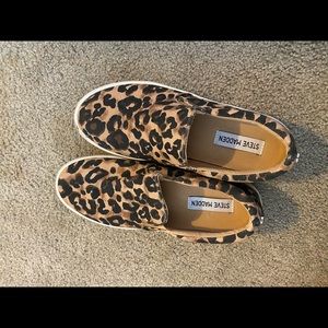 Cheetah print steve madden slides!